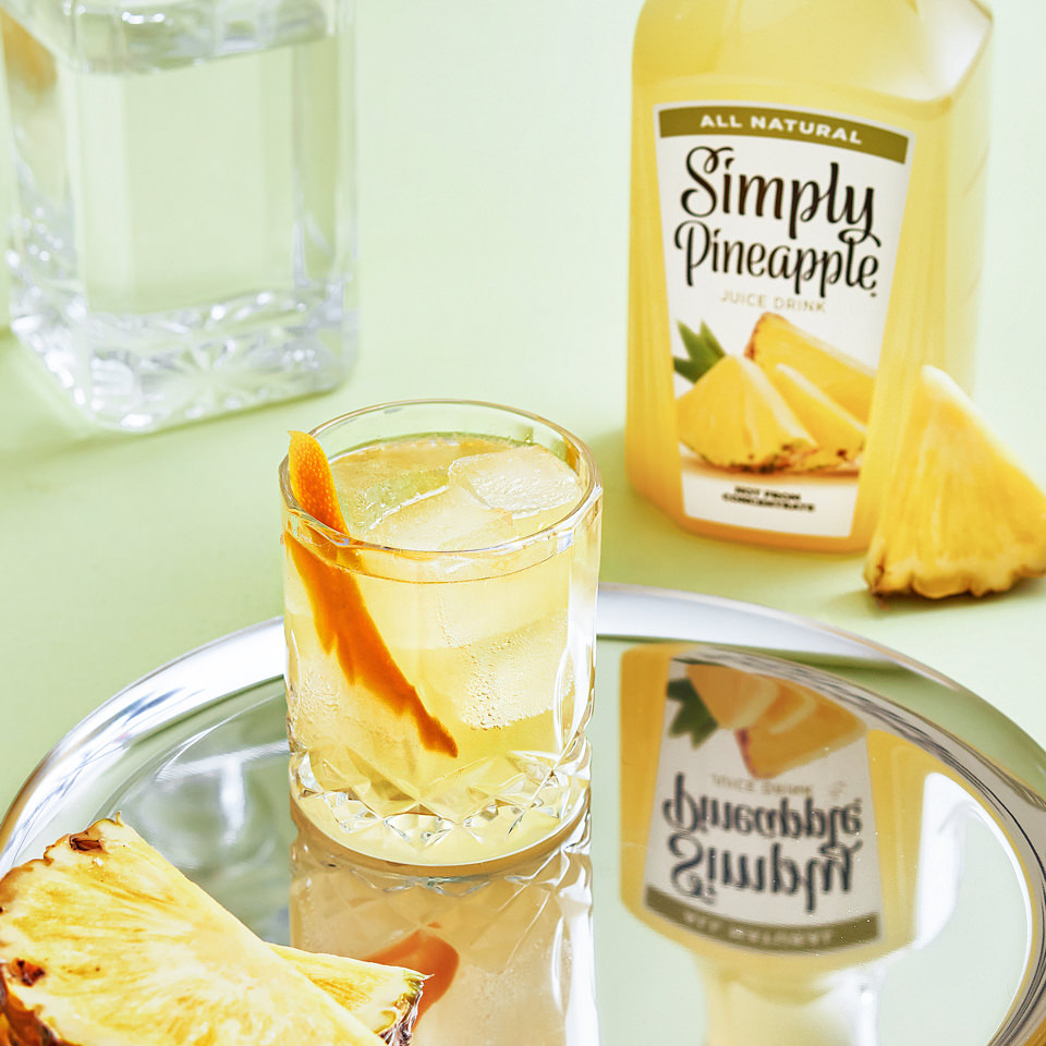 Simply® Pineapple Gin Tonic Picture